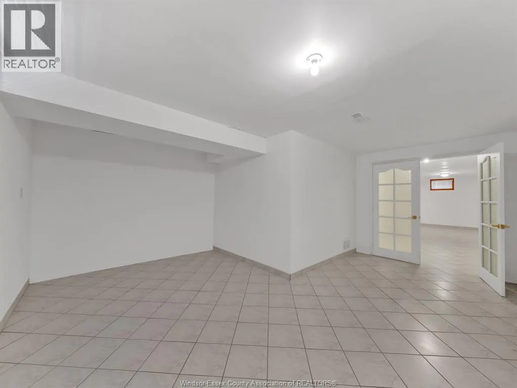 2747 LIONEL DRIVE