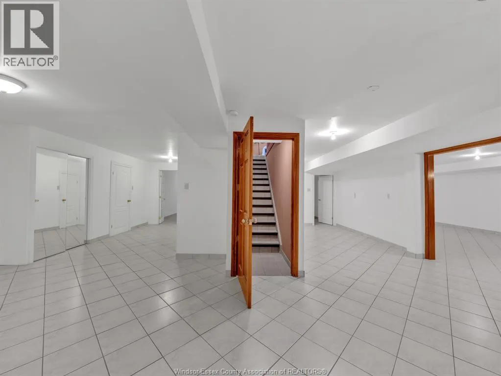 2747 LIONEL DRIVE