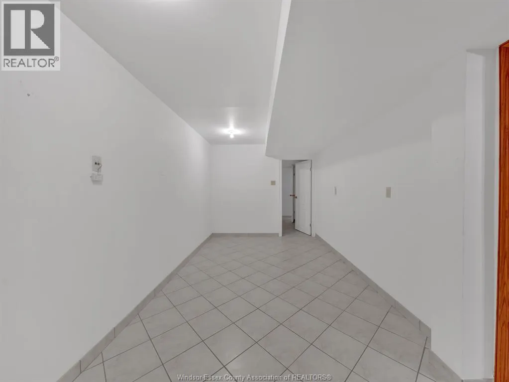 2747 LIONEL DRIVE