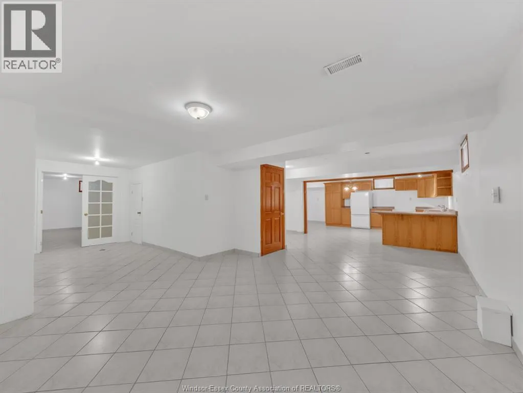 2747 LIONEL DRIVE