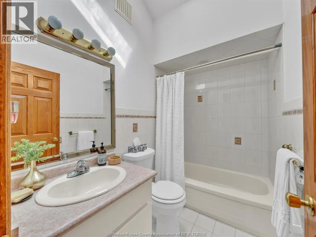 2747 LIONEL DRIVE