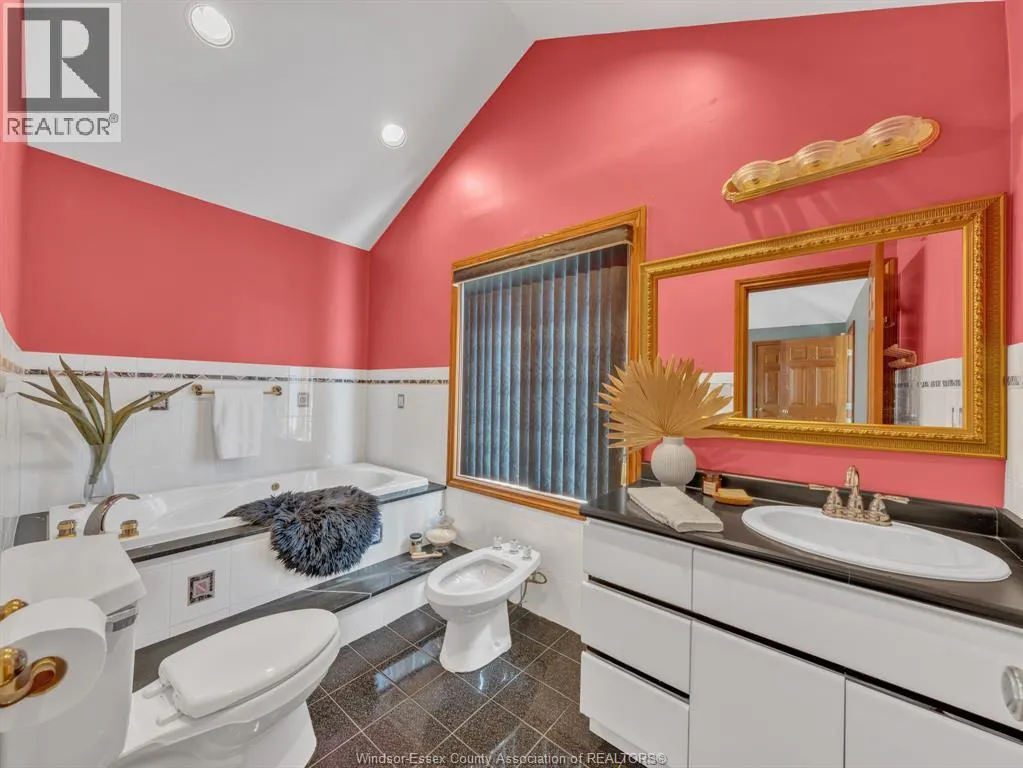 2747 LIONEL DRIVE
