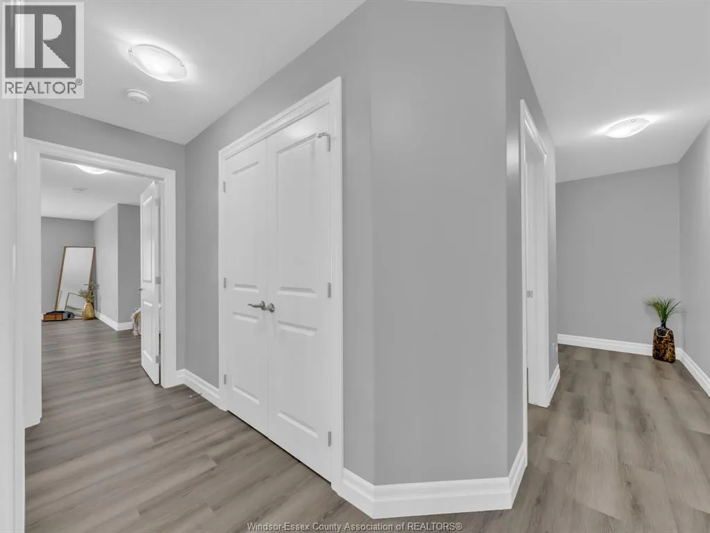 87 WARWICK DRIVE