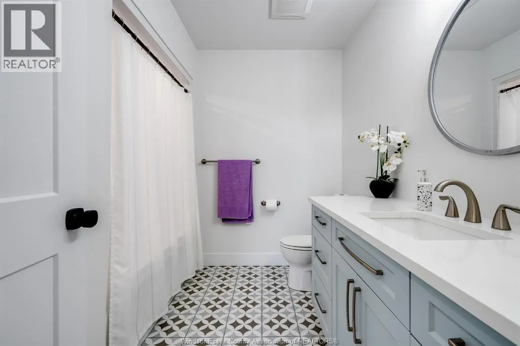 6 HEATHVIEW TRAIL
