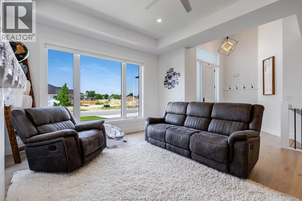 6 HEATHVIEW TRAIL