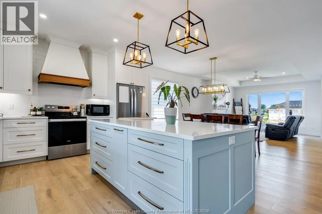 6 HEATHVIEW TRAIL