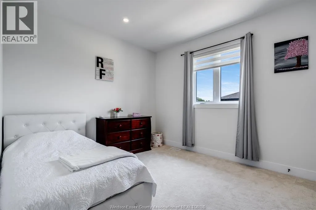 6 HEATHVIEW TRAIL