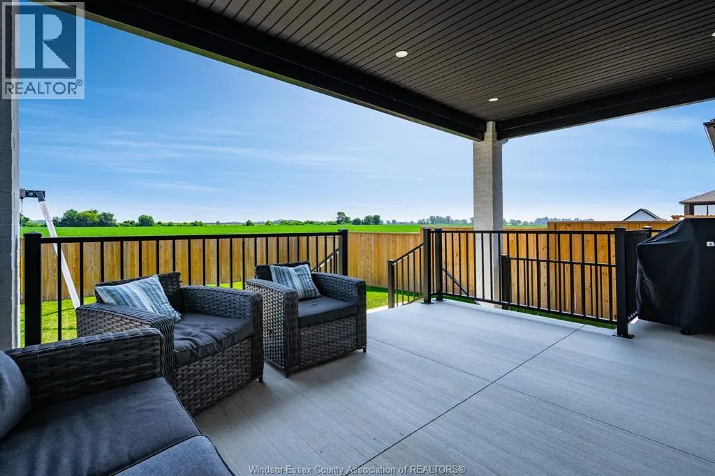 6 HEATHVIEW TRAIL