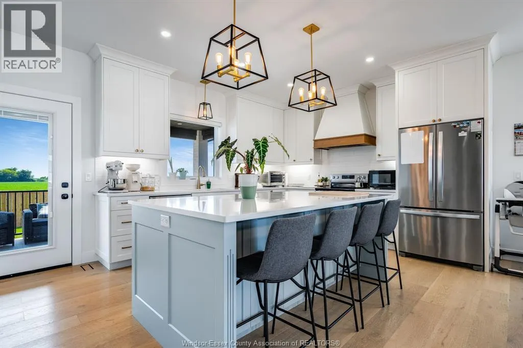 6 HEATHVIEW TRAIL