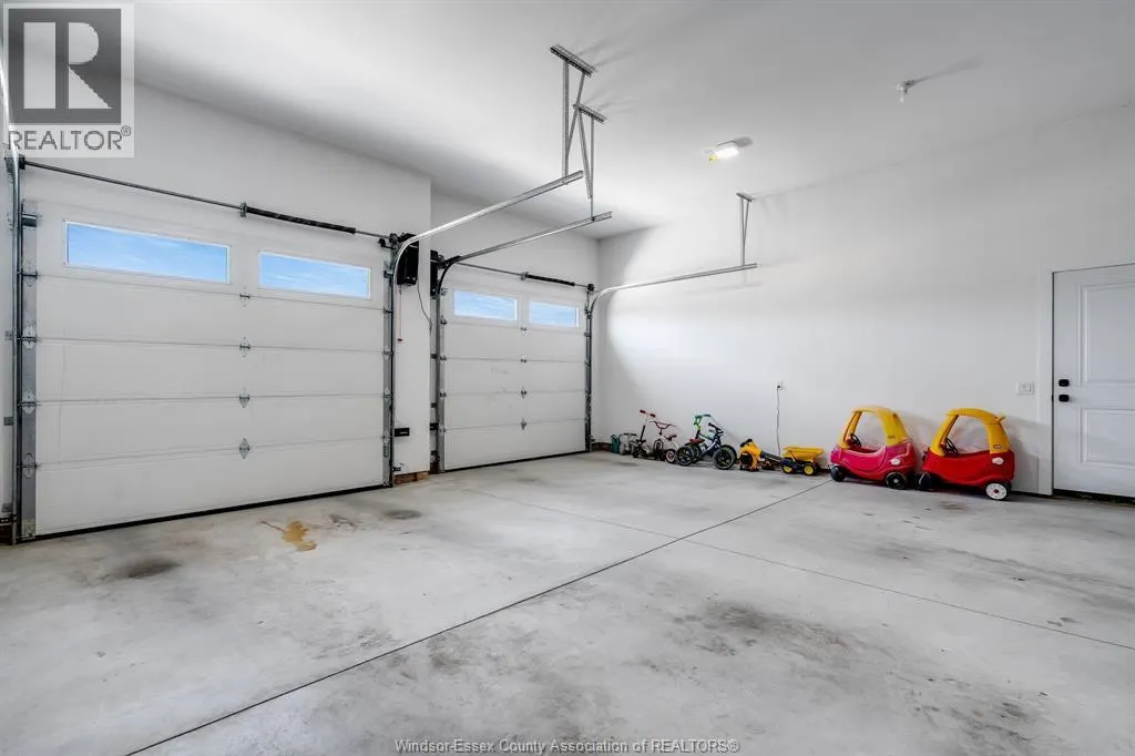 6 HEATHVIEW TRAIL