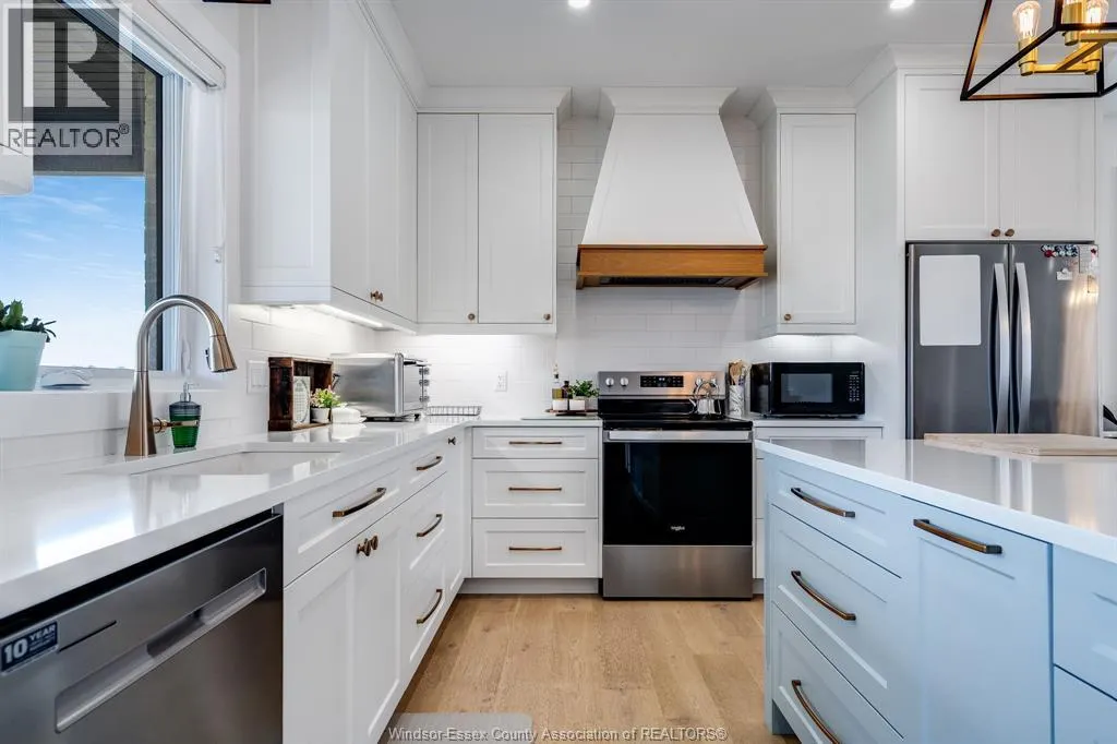 6 HEATHVIEW TRAIL