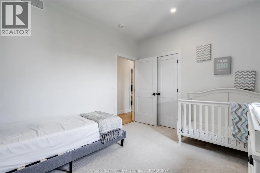 6 HEATHVIEW TRAIL