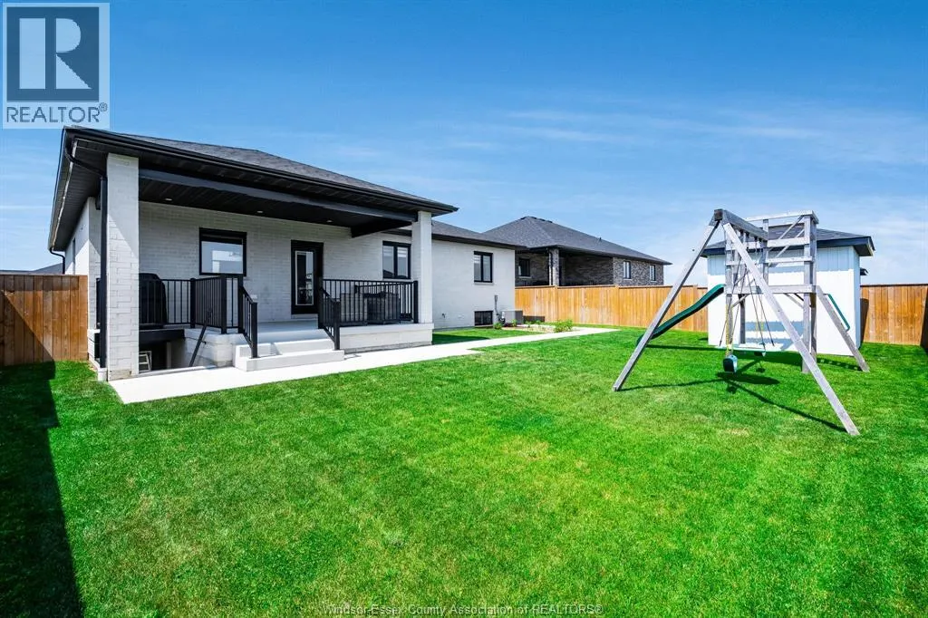6 HEATHVIEW TRAIL