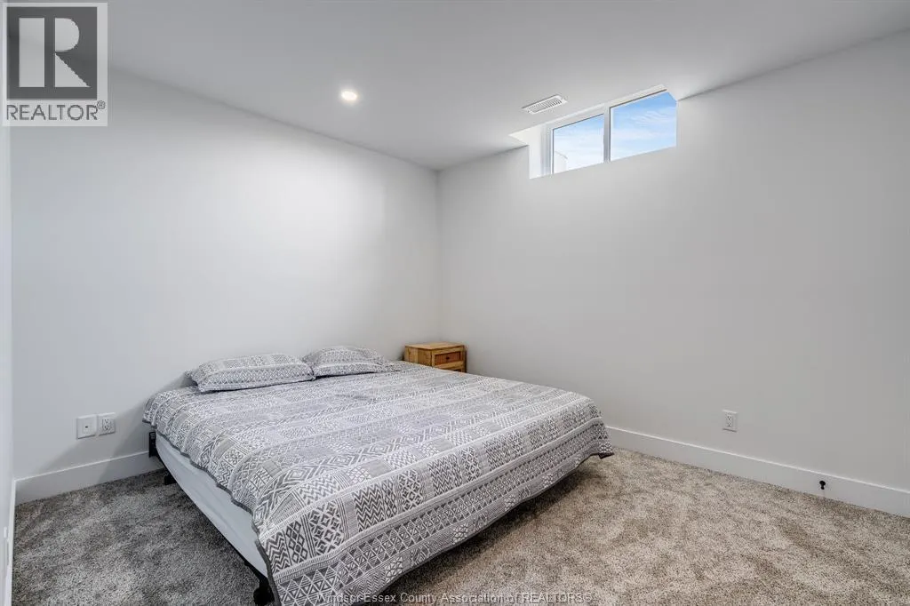 6 HEATHVIEW TRAIL