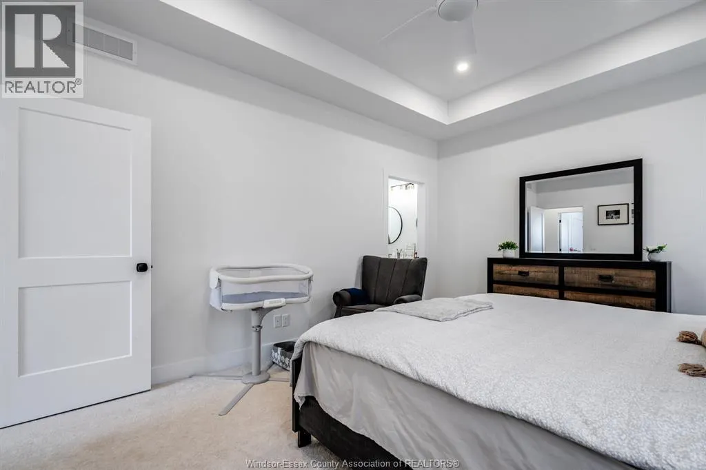 6 HEATHVIEW TRAIL