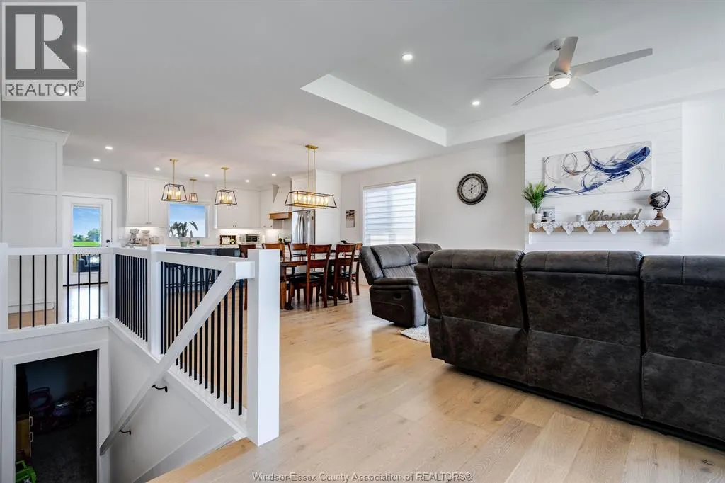 6 HEATHVIEW TRAIL
