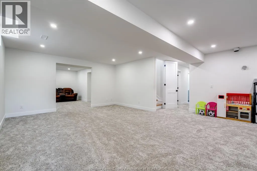 6 HEATHVIEW TRAIL