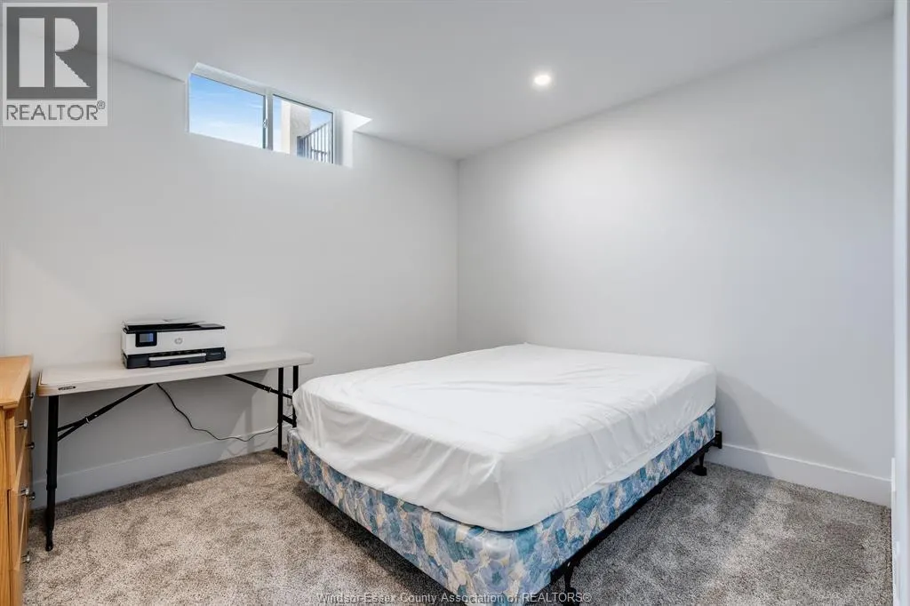 6 HEATHVIEW TRAIL