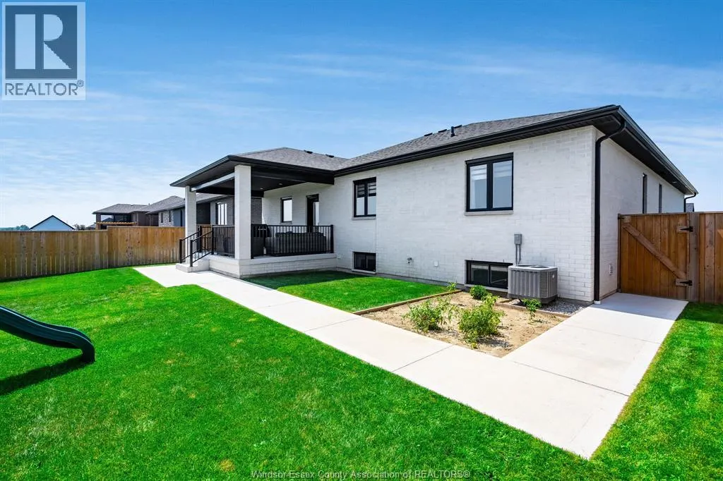 6 HEATHVIEW TRAIL