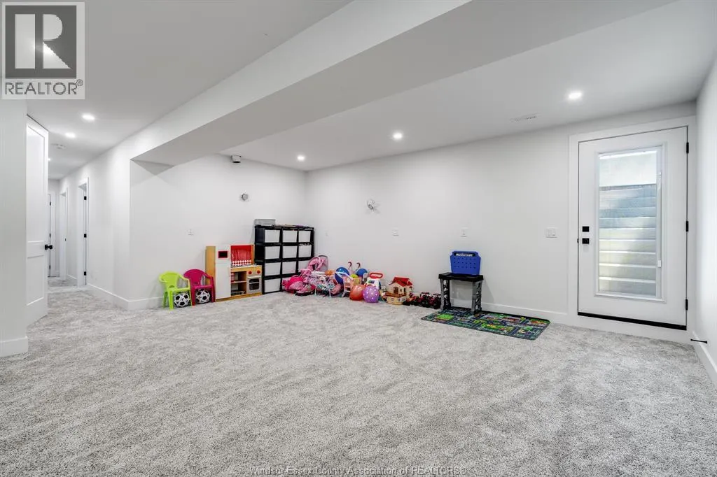 6 HEATHVIEW TRAIL