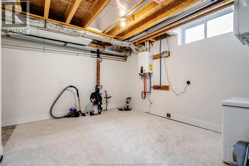 6 HEATHVIEW TRAIL