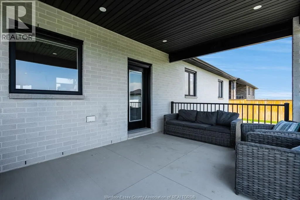 6 HEATHVIEW TRAIL