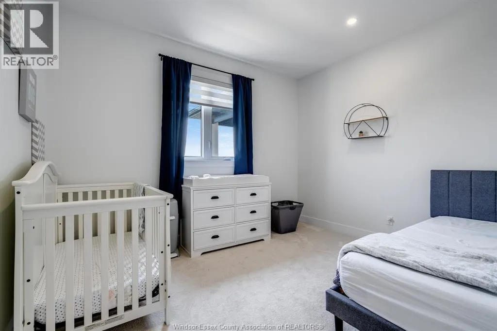 6 HEATHVIEW TRAIL
