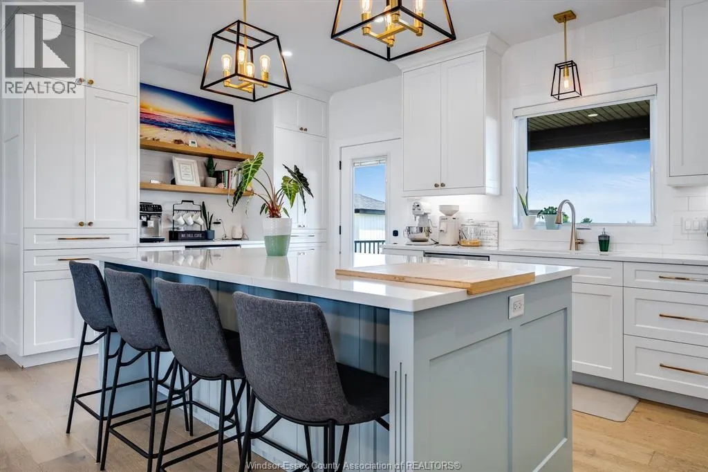 6 HEATHVIEW TRAIL