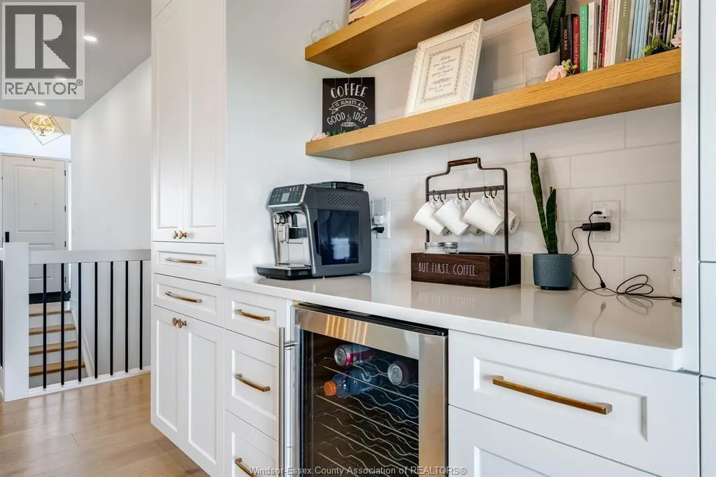 6 HEATHVIEW TRAIL