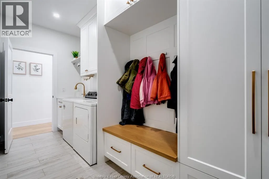 6 HEATHVIEW TRAIL
