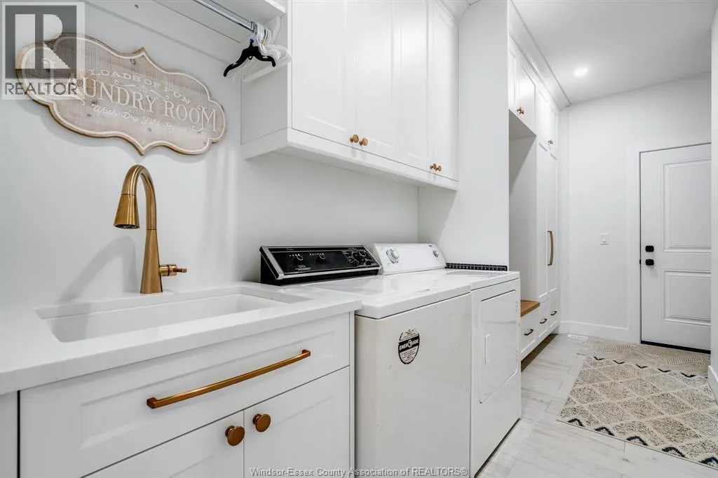 6 HEATHVIEW TRAIL