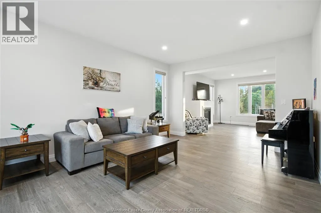 27 KINGSBRIDGE DRIVE