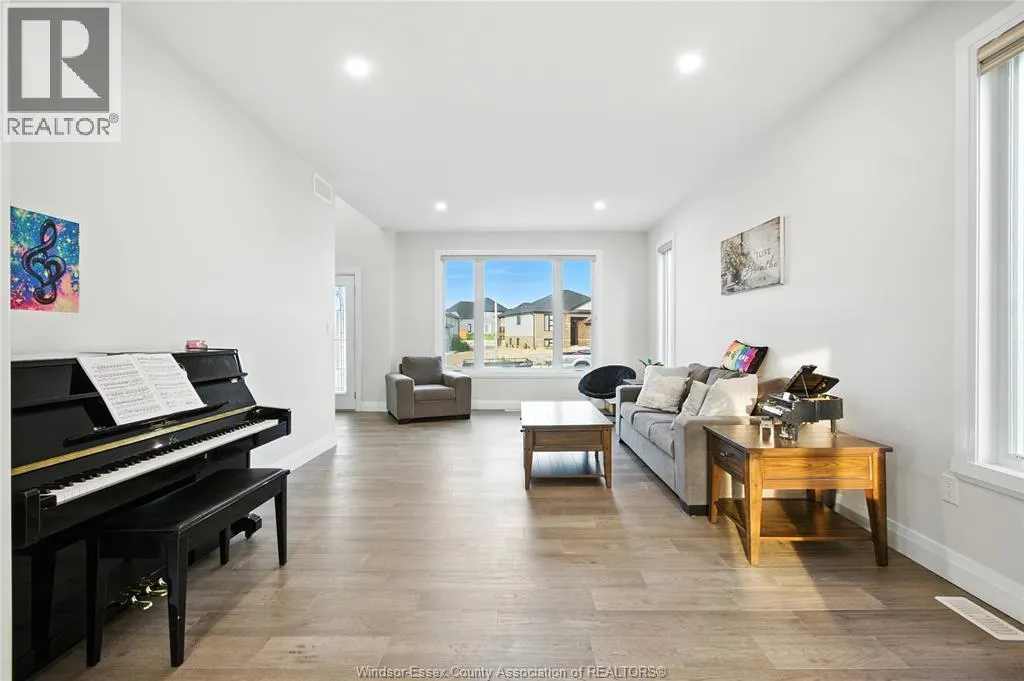 27 KINGSBRIDGE DRIVE
