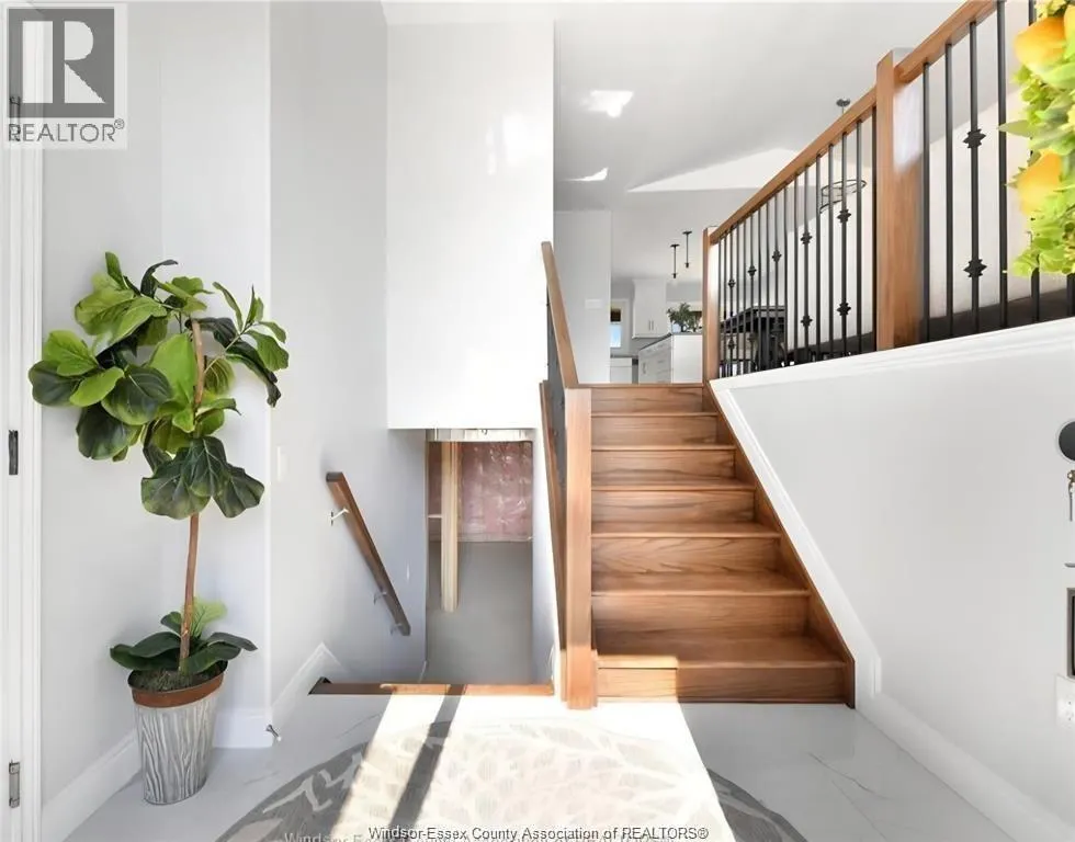 6 NOBLE COURT