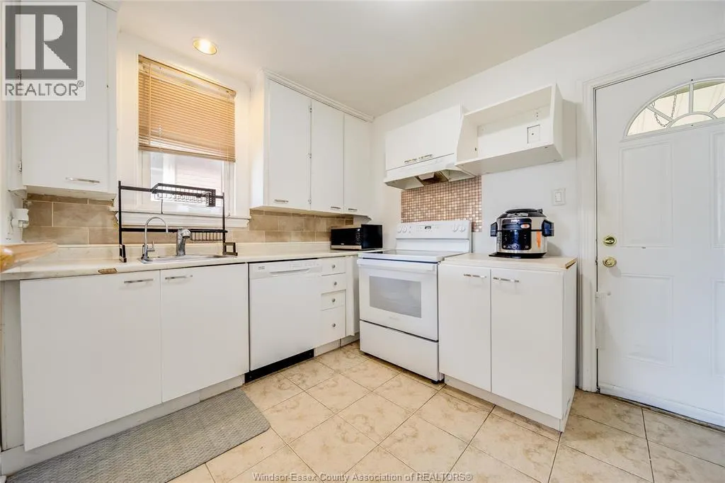 686 MCKAY AVENUE