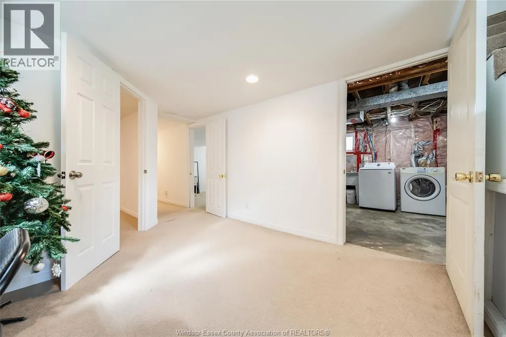 686 MCKAY AVENUE