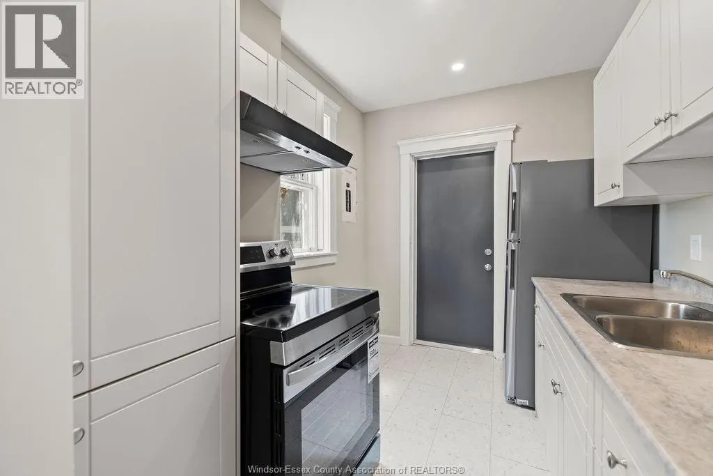 1107 PELISSIER STREET