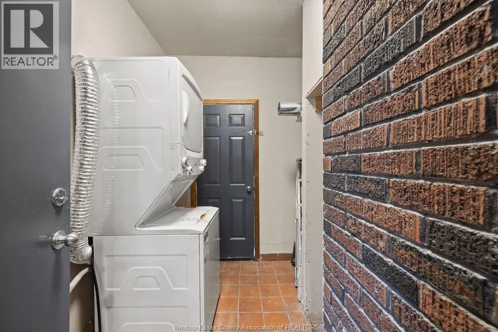1107 PELISSIER STREET