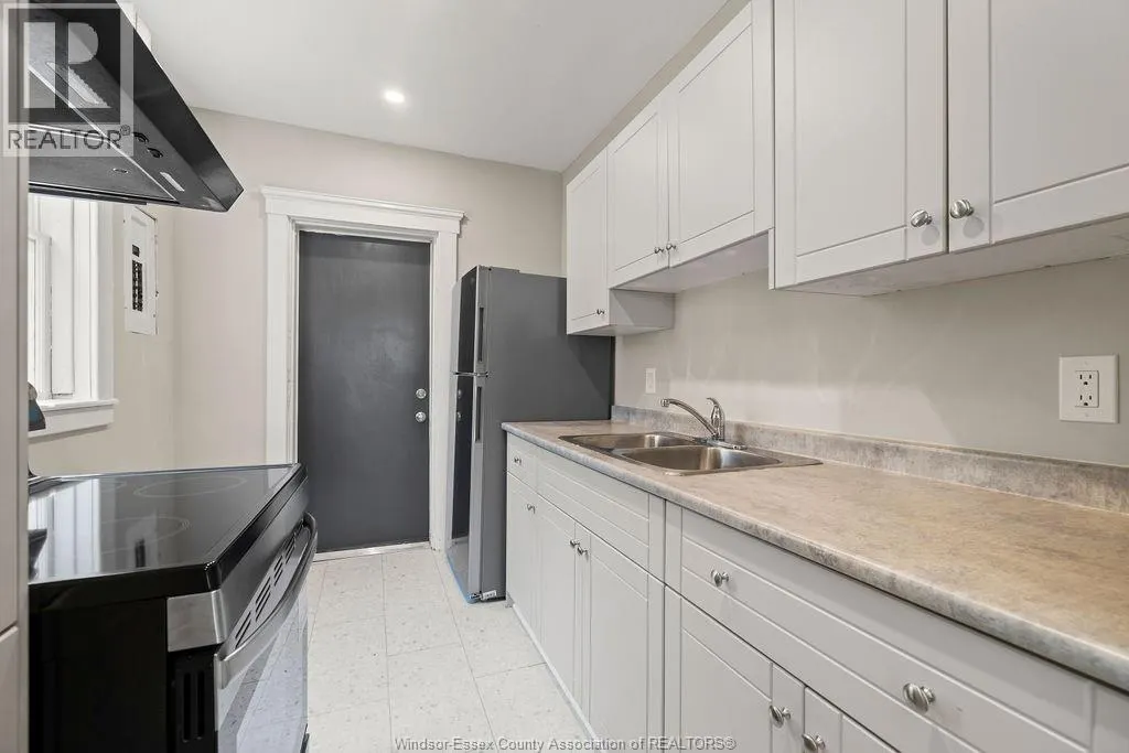 1107 PELISSIER STREET