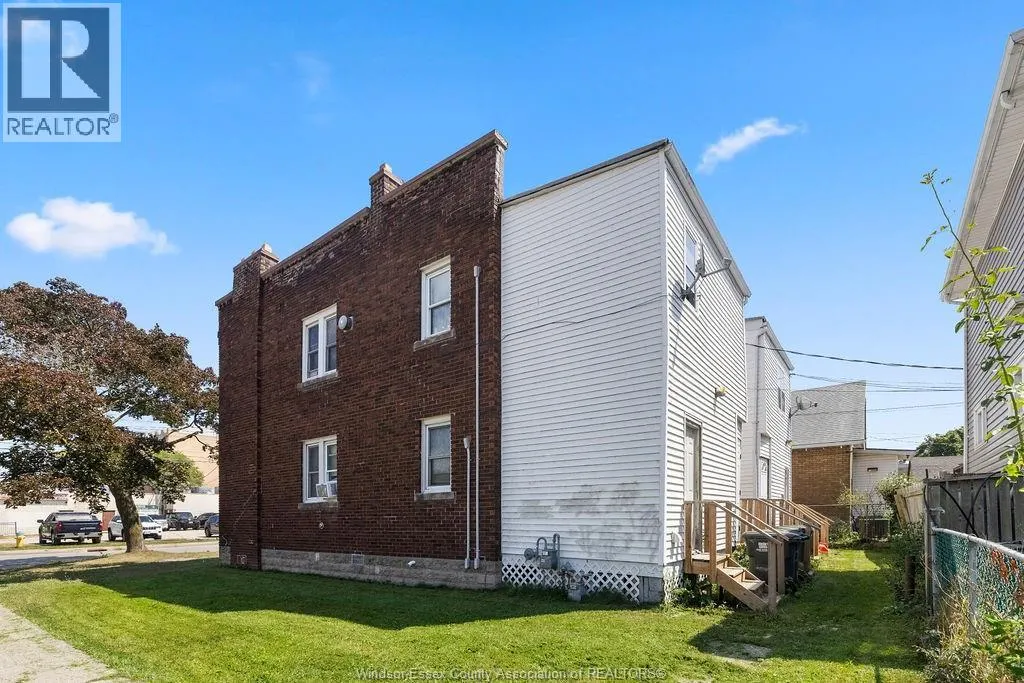 1107 PELISSIER STREET