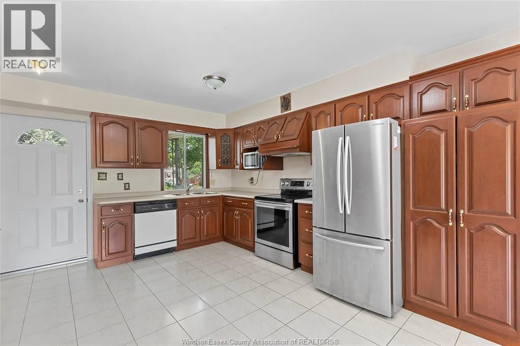 277 Villaire AVENUE