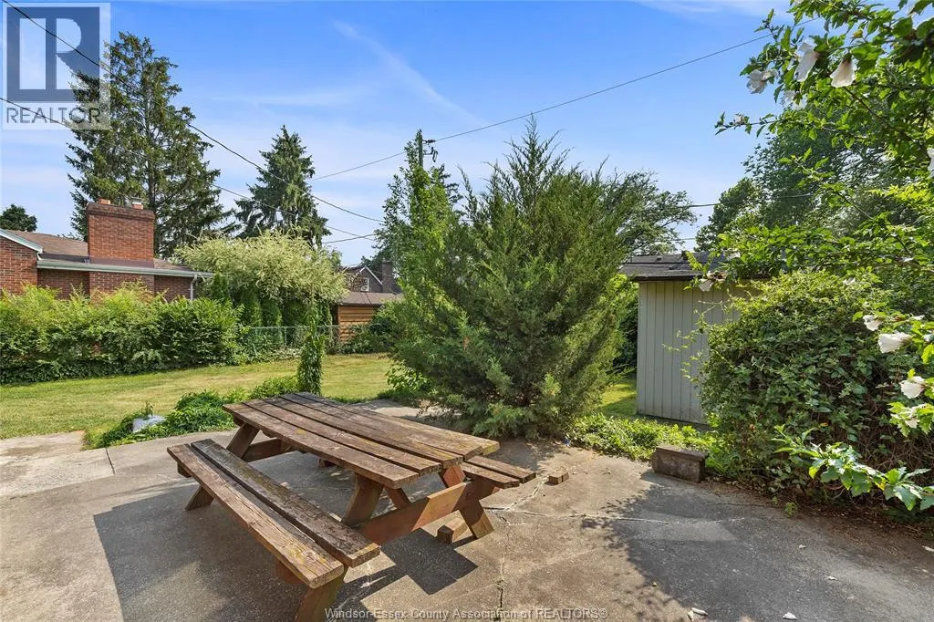 277 Villaire AVENUE