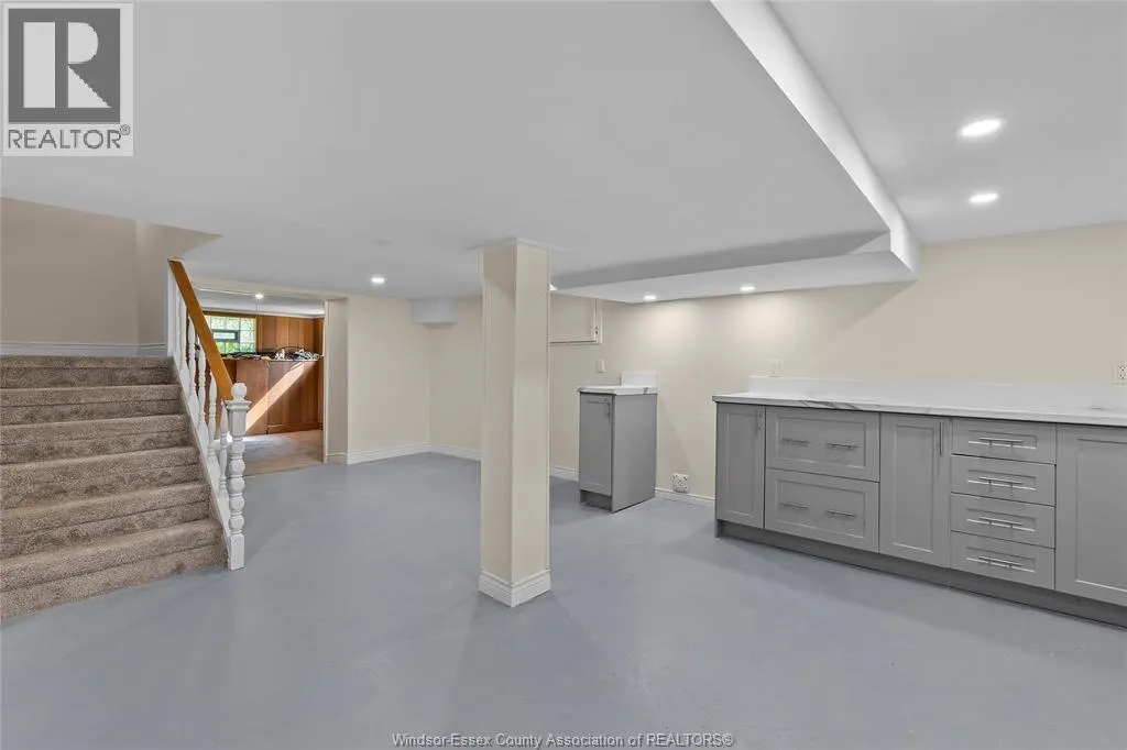277 Villaire AVENUE
