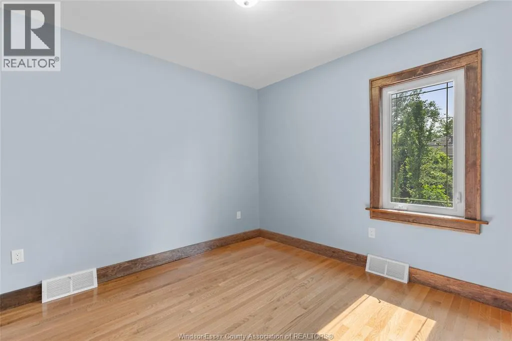 277 Villaire AVENUE