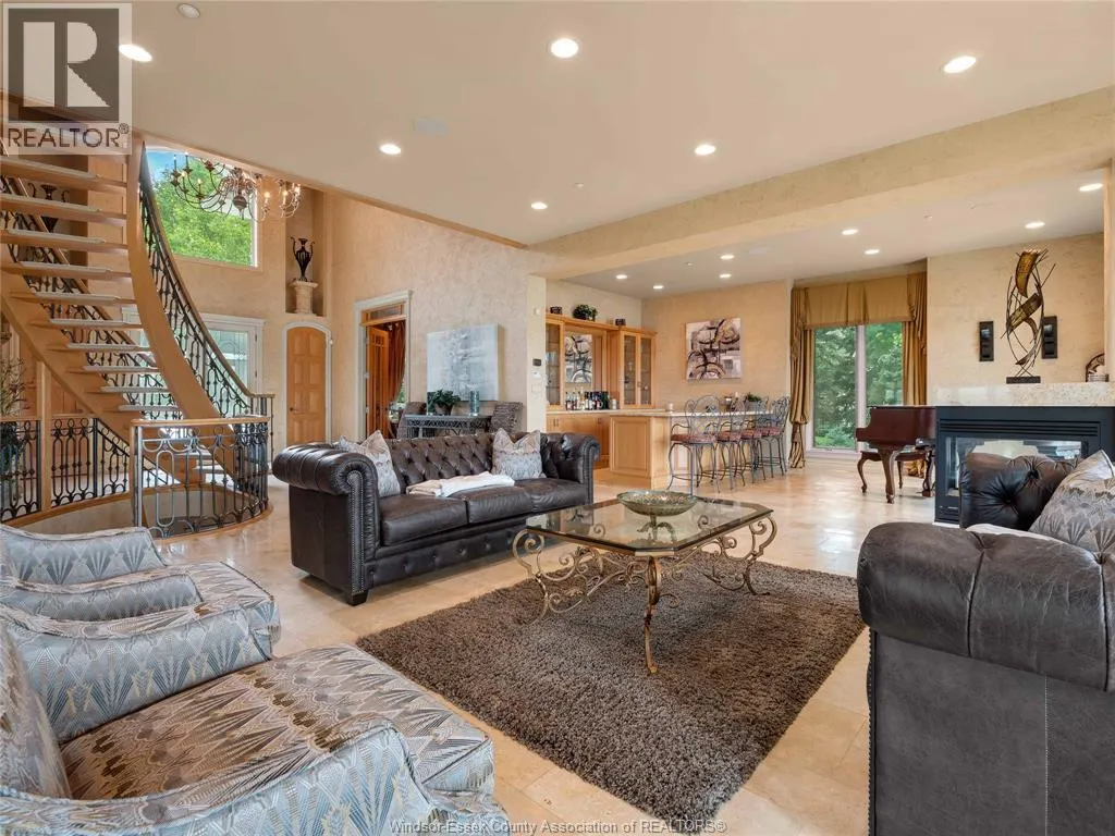 318 CRYSTAL BAY DRIVE