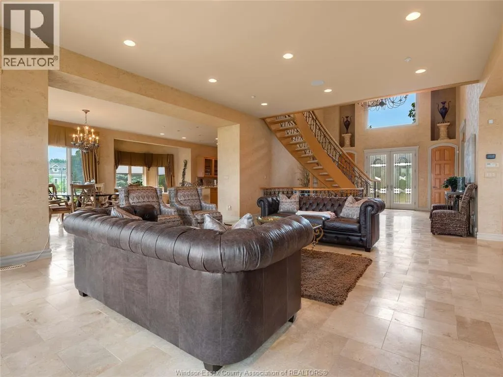 318 CRYSTAL BAY DRIVE