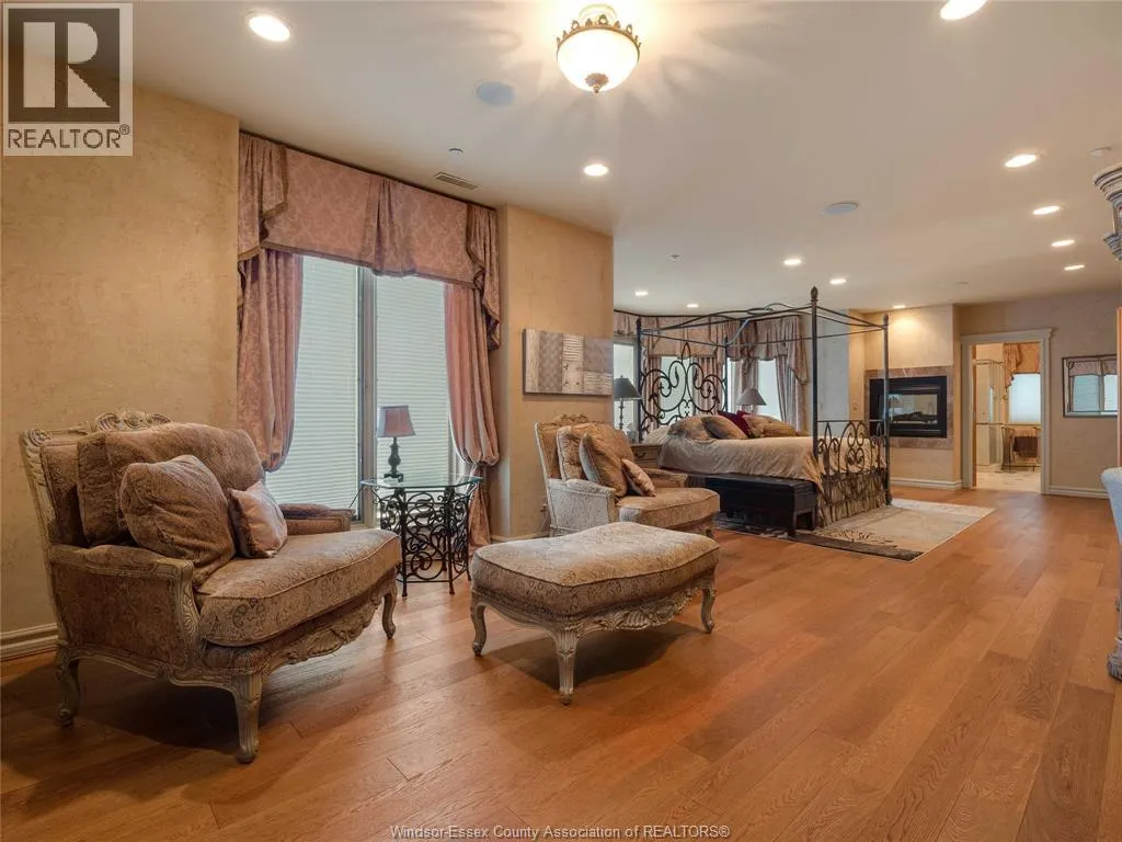 318 CRYSTAL BAY DRIVE