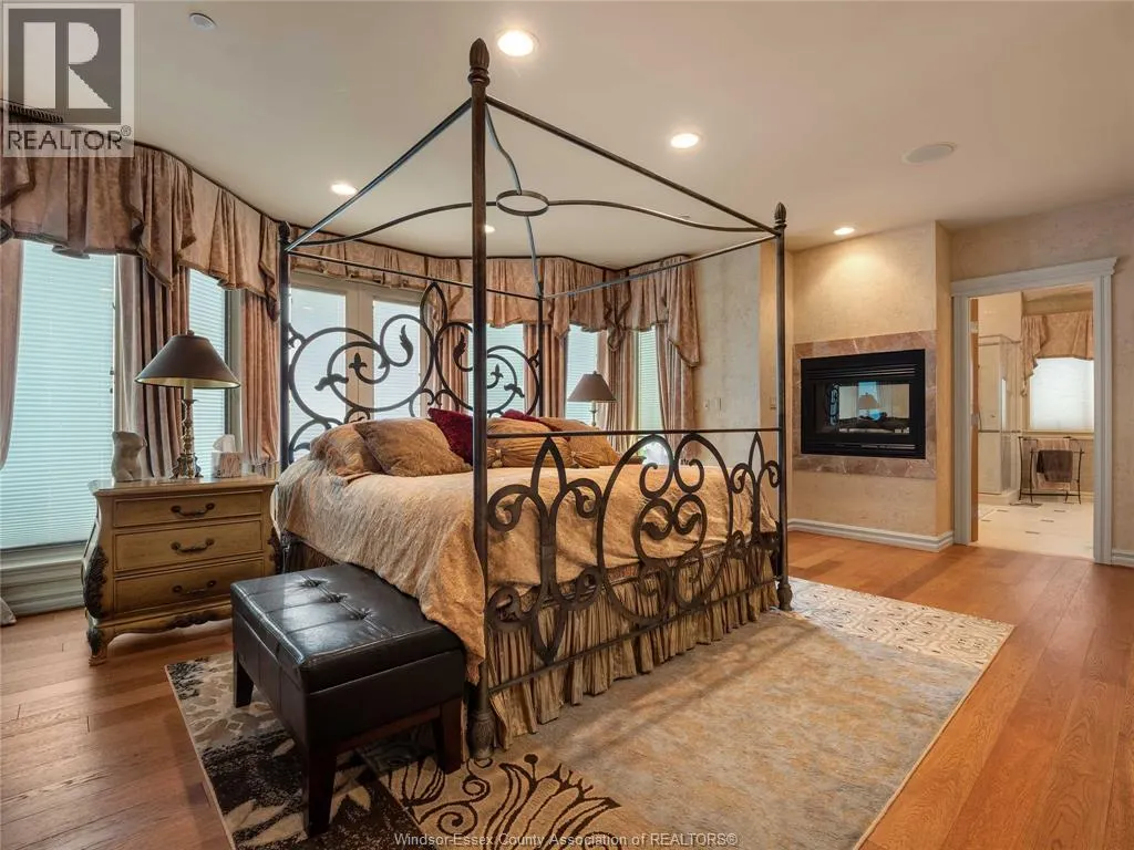 318 CRYSTAL BAY DRIVE