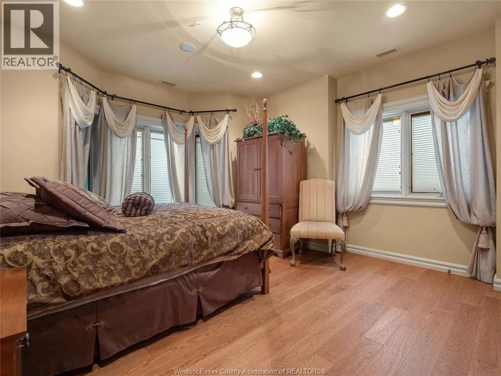 318 CRYSTAL BAY DRIVE