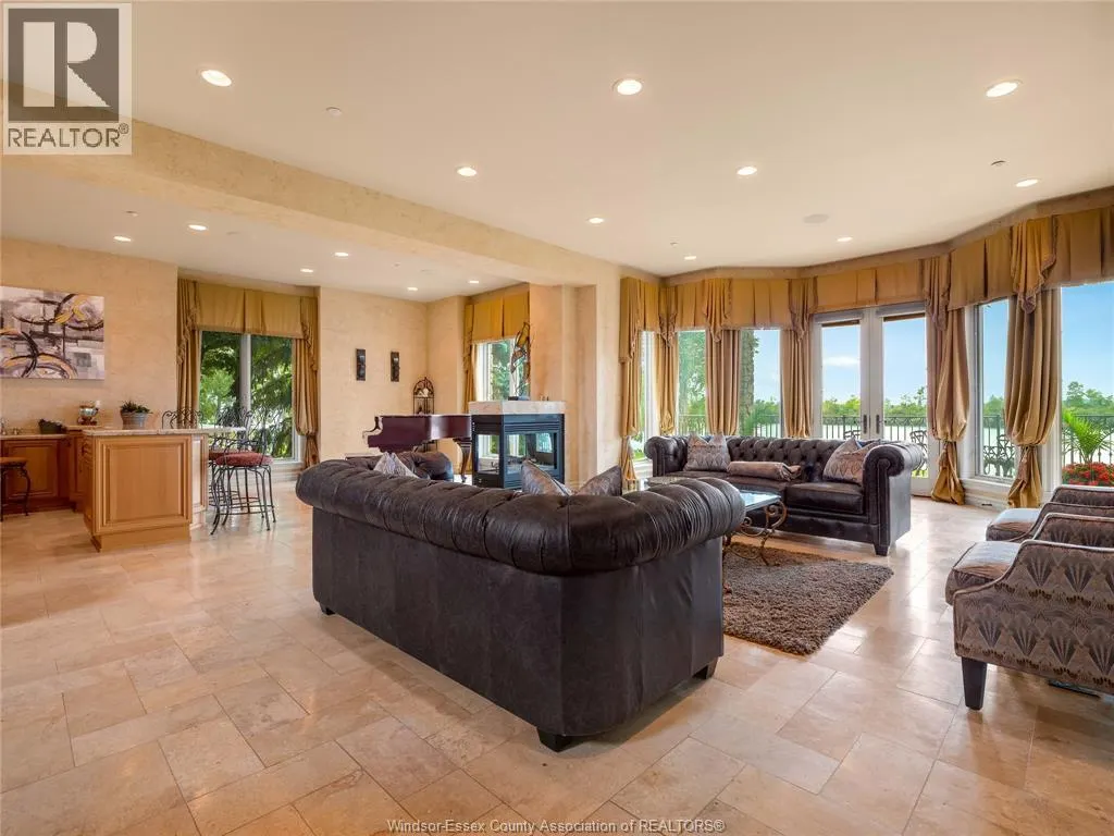 318 CRYSTAL BAY DRIVE